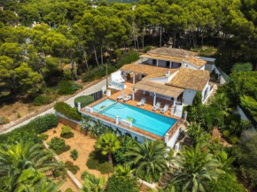 ROMERO - Managed by Almarina Villas